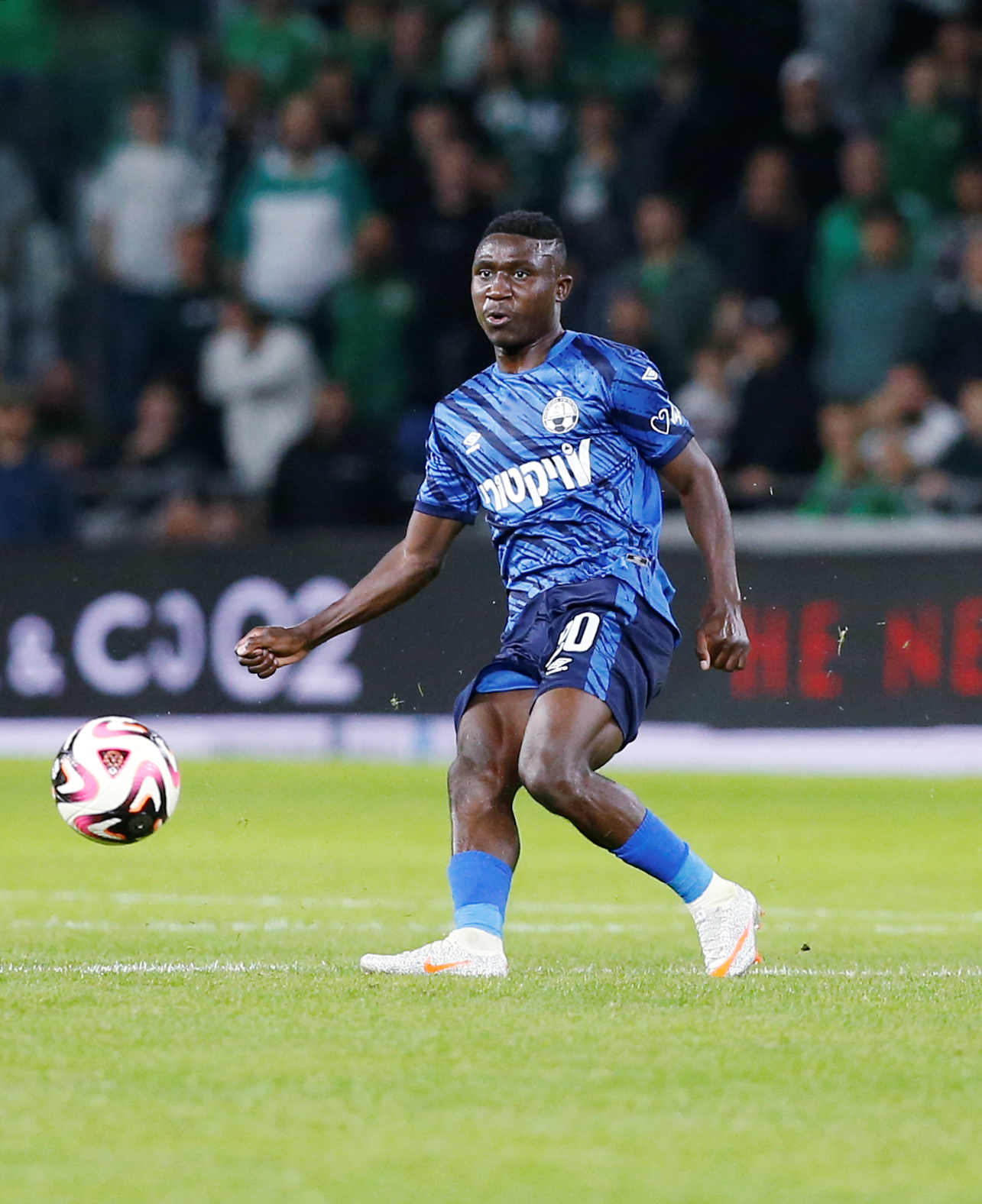 הפועל חיפה בצל משבר: הקבוצה נלחמת להתרחק מהתחתית