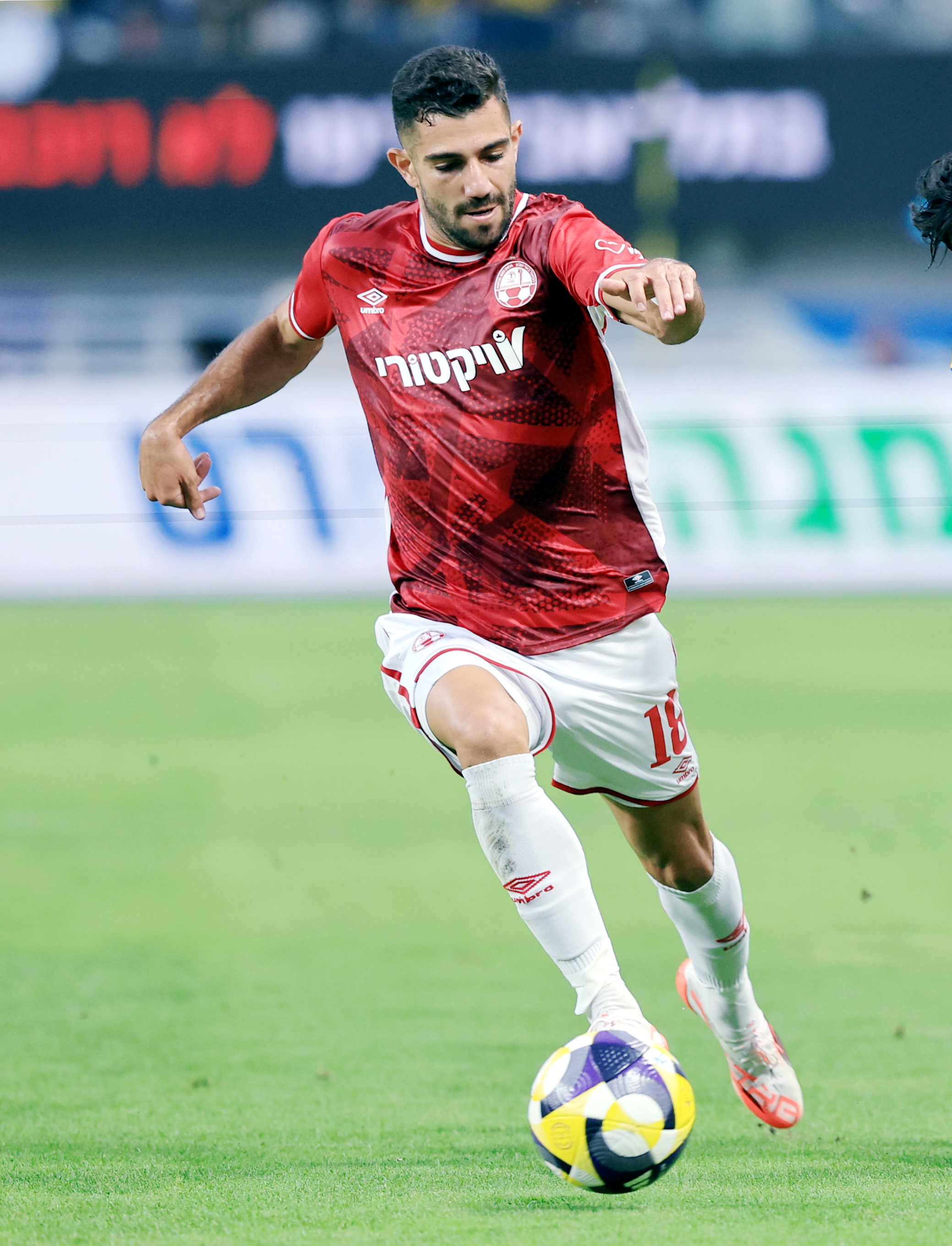 סערת החוזה של סתיו טוריאל: הפועל ת"א במרוץ נגד הזמן