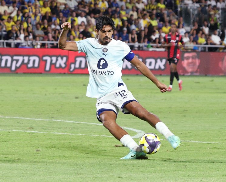 אתגרי הפציעות במכבי תל אביב: כריסטיאן בליץ' ודור פרץ במרכזה של סערה